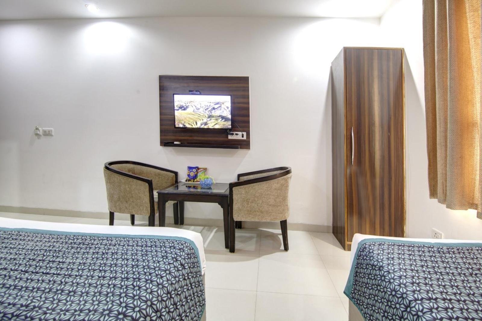 ניו דלהי Hotel Devrana Delhi Airport מראה חיצוני תמונה